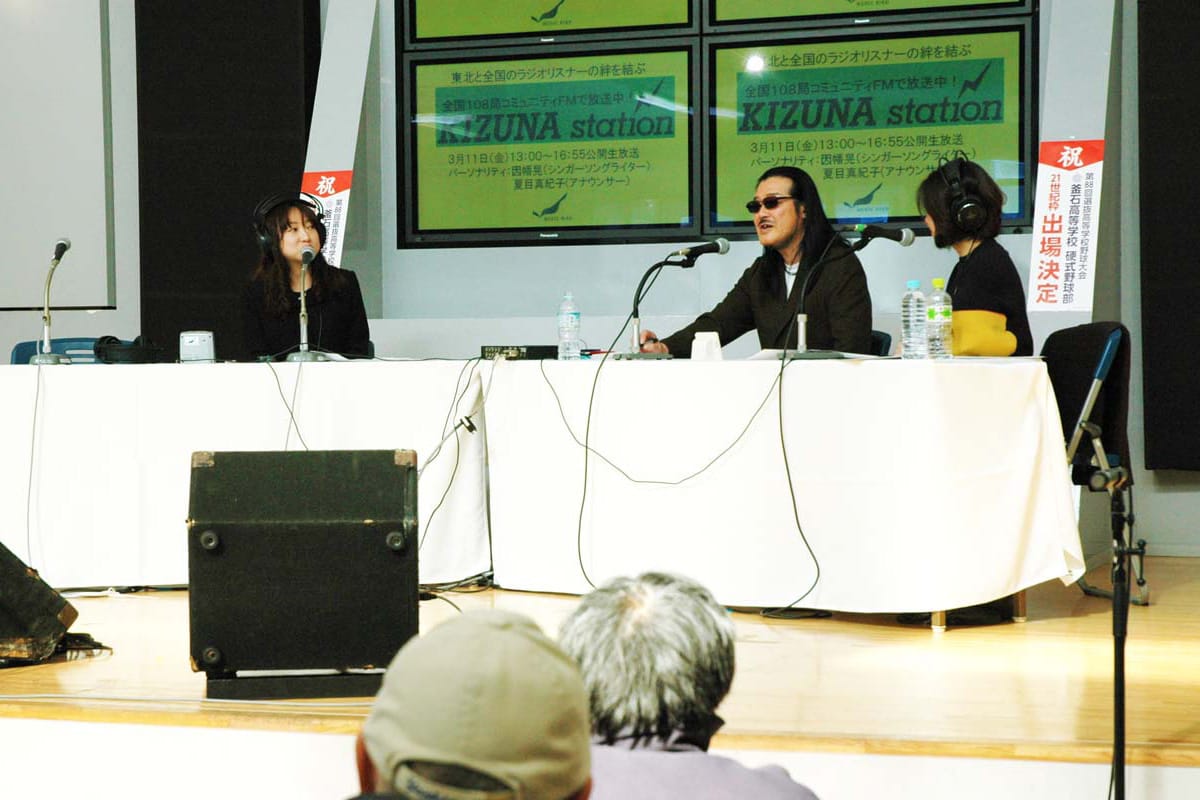 阿部志穂さん（左）ら釜石市民が復興の現状を全国に発信したラジオ番組の公開生放送