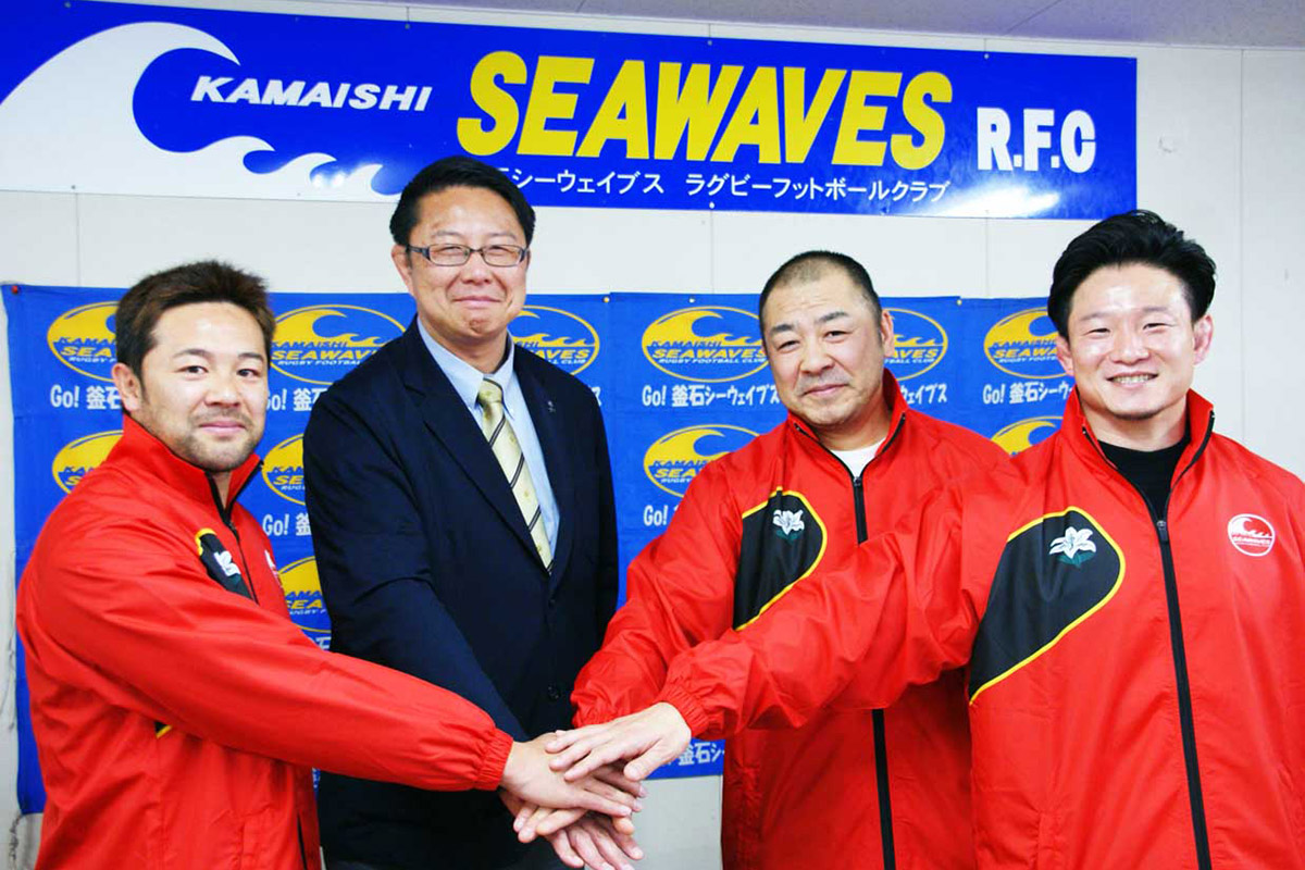 （右から）松原コーチ、小村ヘッドコーチ、桜庭ゼネラルマネジャー、池田コーチ