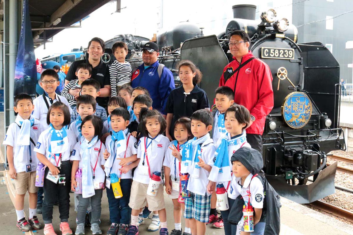 ＳＬ乗車に期待を高める東京の子どもたち。釜石ではラグビー体験も楽しんだ