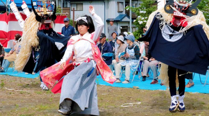 今年も祭りを盛り上げた地元の「小川鹿踊り保存会」