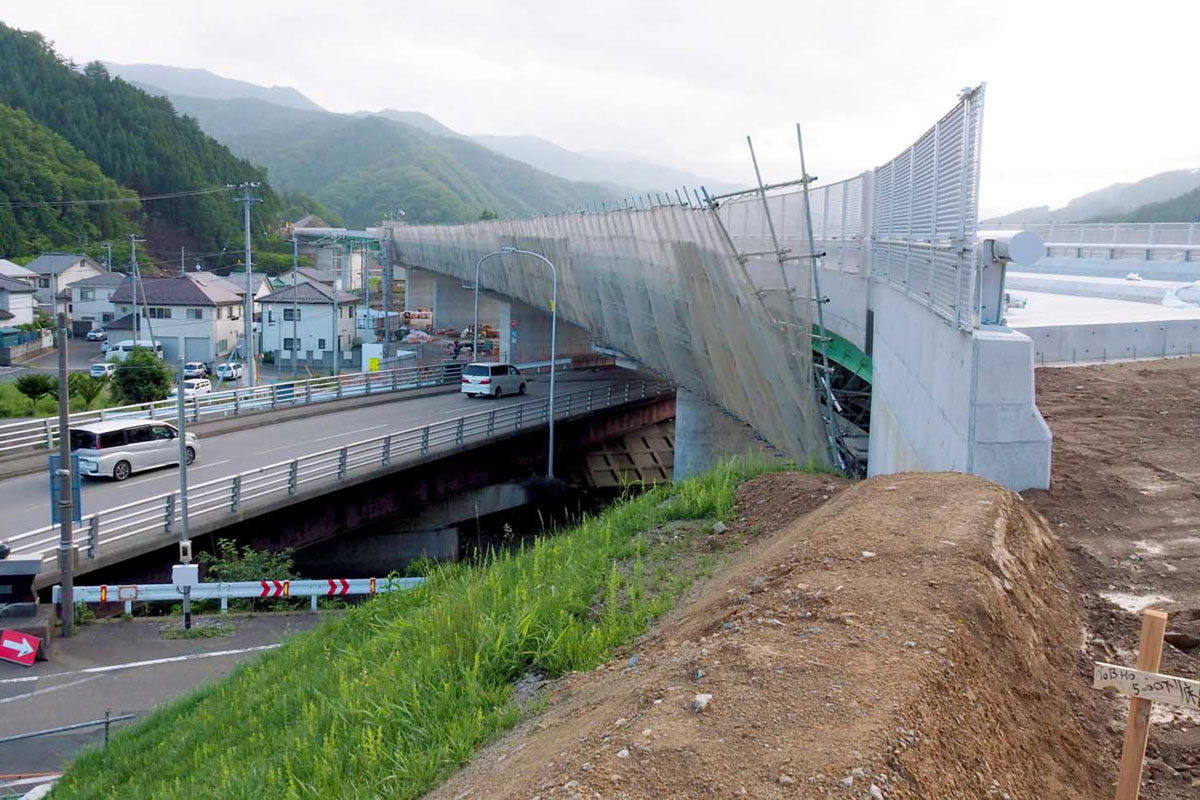 釜石中央ＩＣを構成する小佐野高架橋