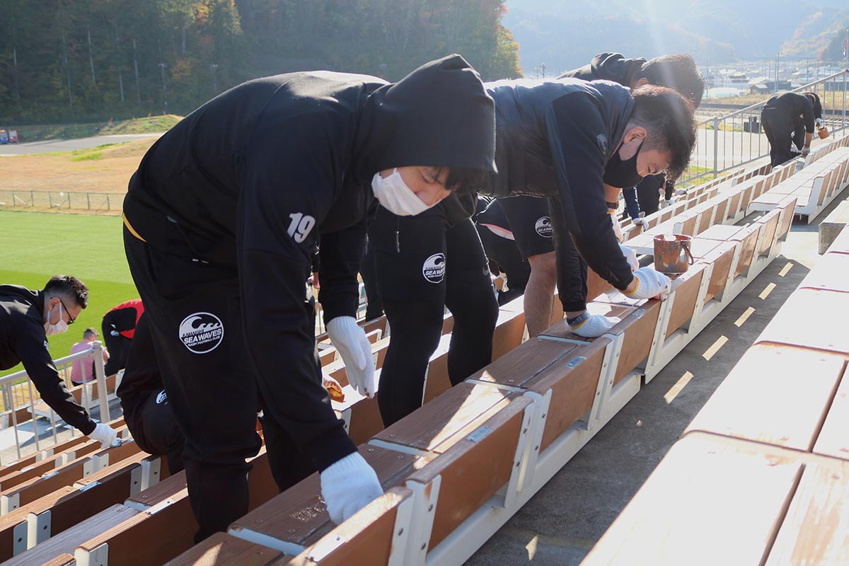 釜石ＳＷの選手らも心を込めてボランティア活動