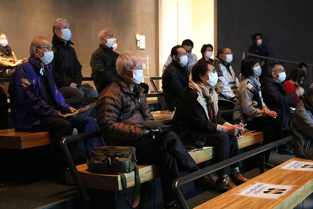 釜石の技術が八幡製鉄所発展の礎を築いたことを学ぶ講演会の聴講者