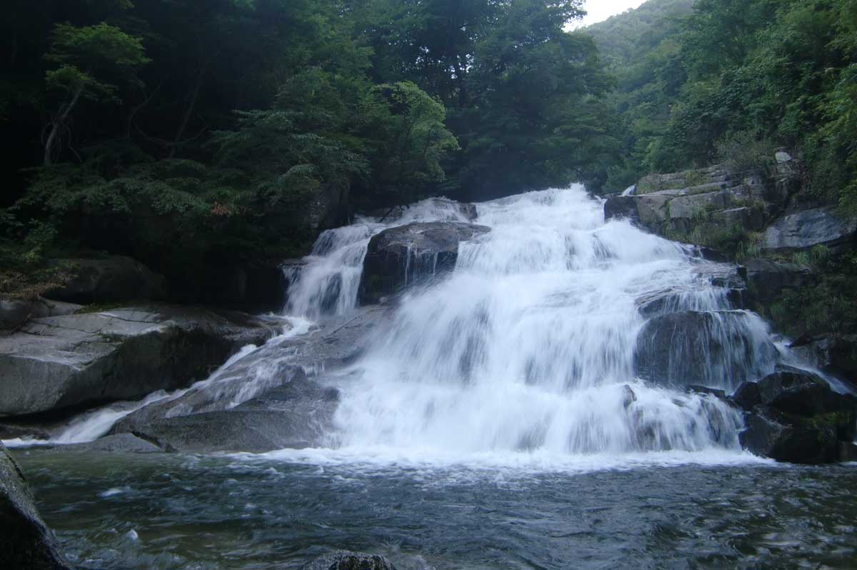 三浦さんが撮影した水が流れている時の鷲ノ滝（2013年夏）