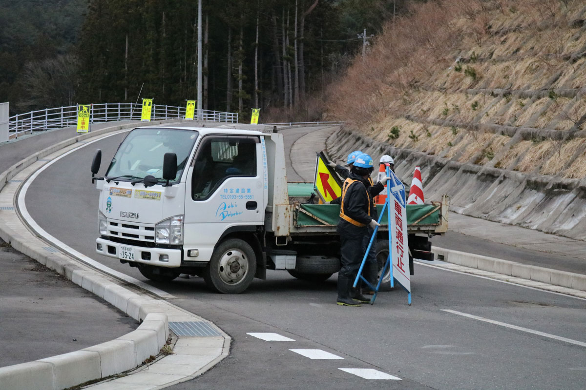 台風１９号で崩落　釜石・市道箱崎半島線　排水機能強化し２年半ぶり復旧開通