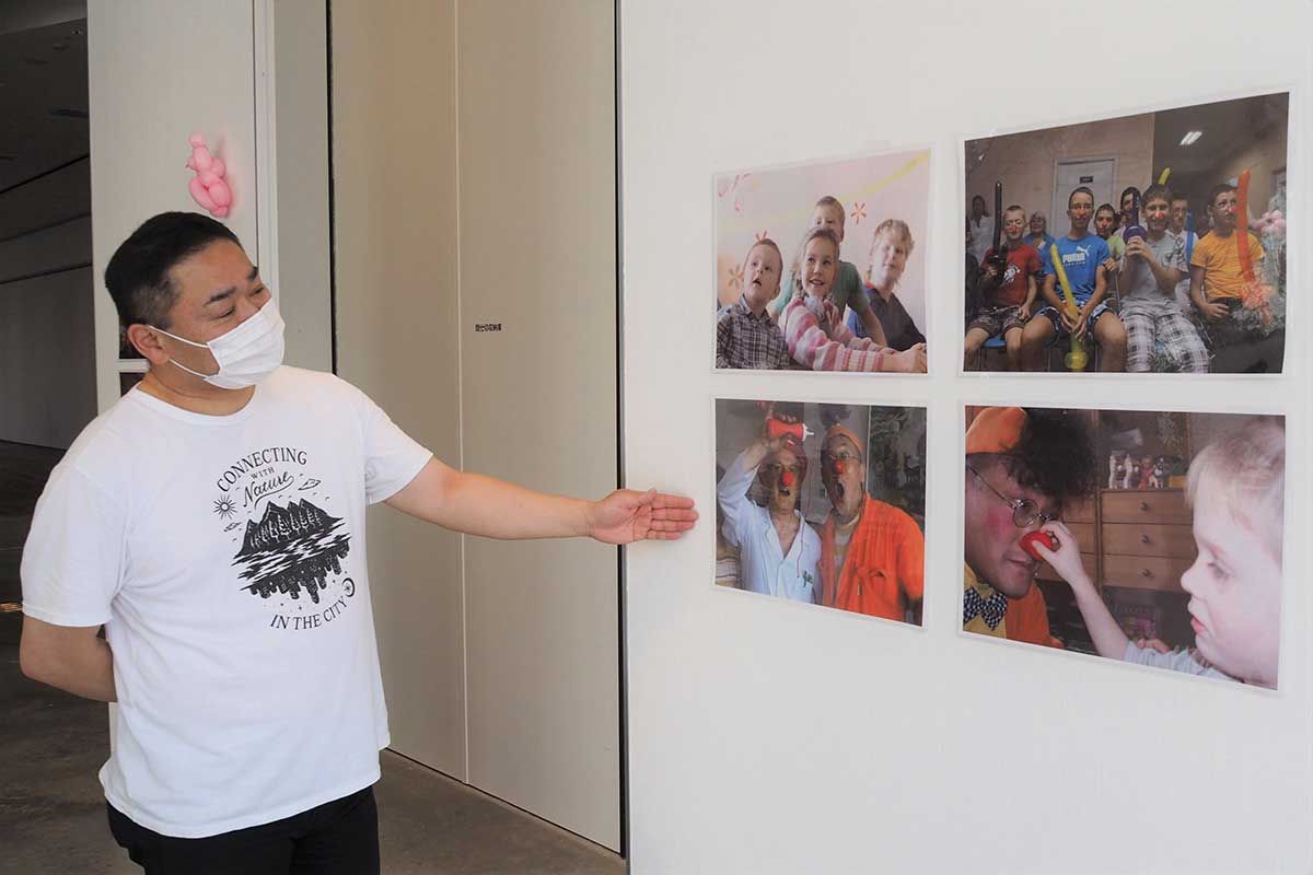 釜石市民ホールギャラリーで開催中の「３つの国の小児病棟で出会った笑顔」展