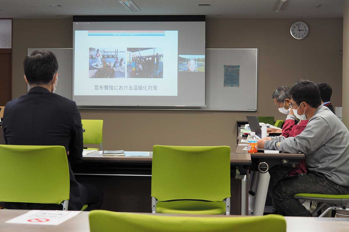 信時さんは「横浜ブルーカーボン事業」について解説した