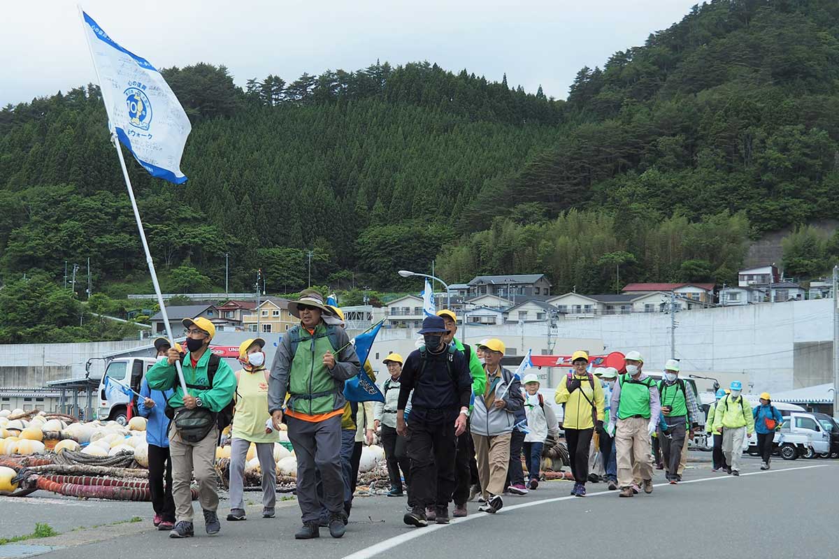 釜石で展開された「絆ウオーク」。参加者はゴール地点を目指して歩を進めた