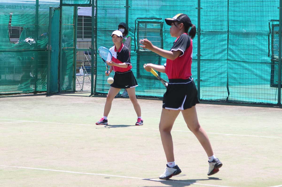 昨年の新人戦に続く優勝を目指す甲子女子ソフトテニス