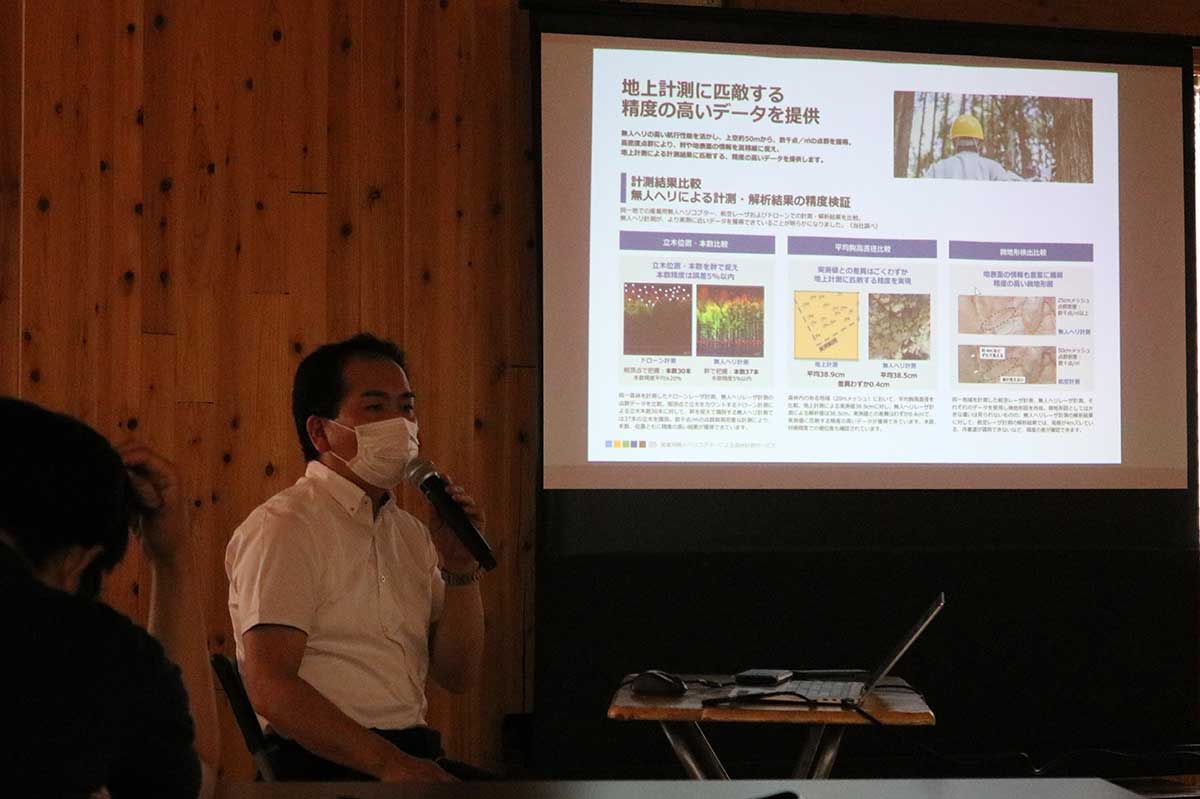 ヤマハ発動機森林計測部・加藤薫部長が無人ヘリによる計測サービスについて説明