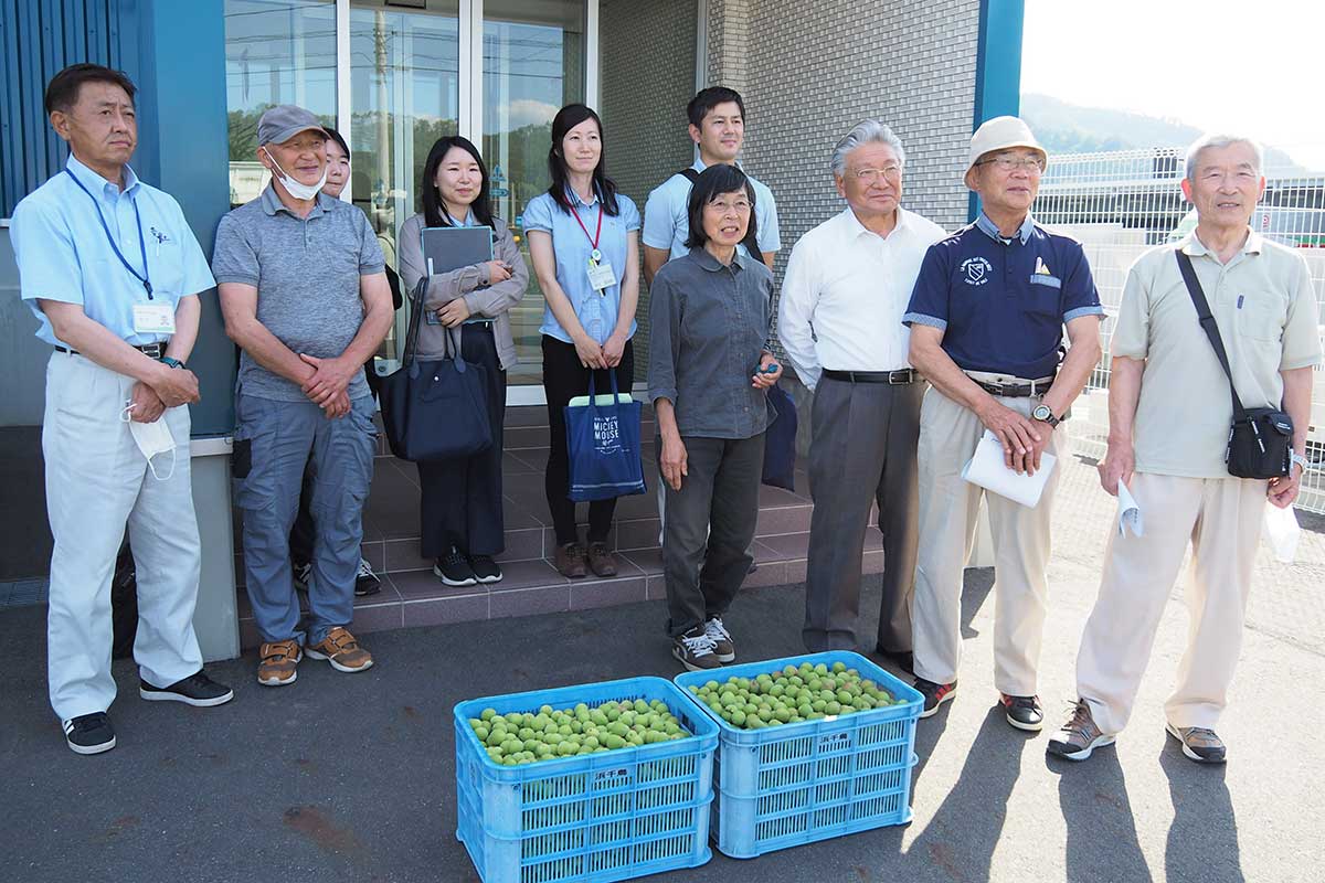 釜石地域の農業振興に意欲を高める会員、助言する市や県関係者