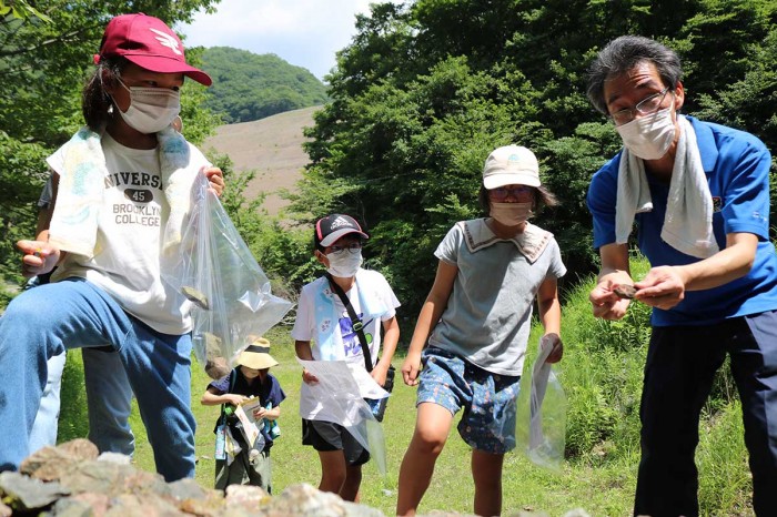 太古の地球が生んだ鉱石に興味津々 釜石鉱山で親子らが“宝”探し！ | かまいし情報ポータルサイト〜縁とらんす