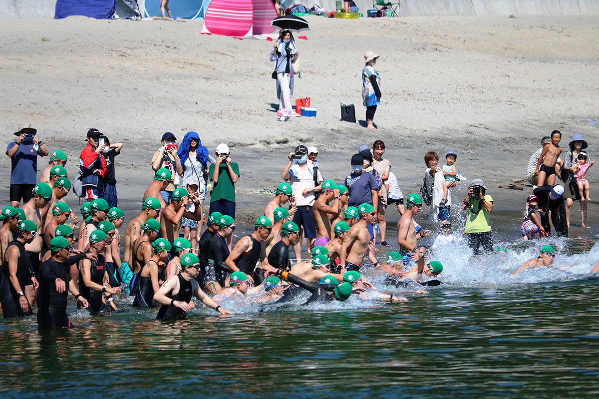 夏空の下、開催された第６回釜石オープンウォータースイミング２０２２根浜