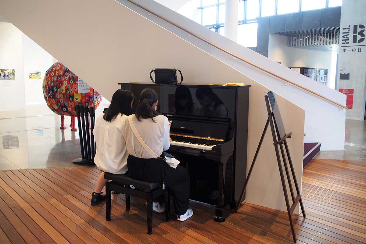 釜石市民ホールに設置されたストリートピアノ