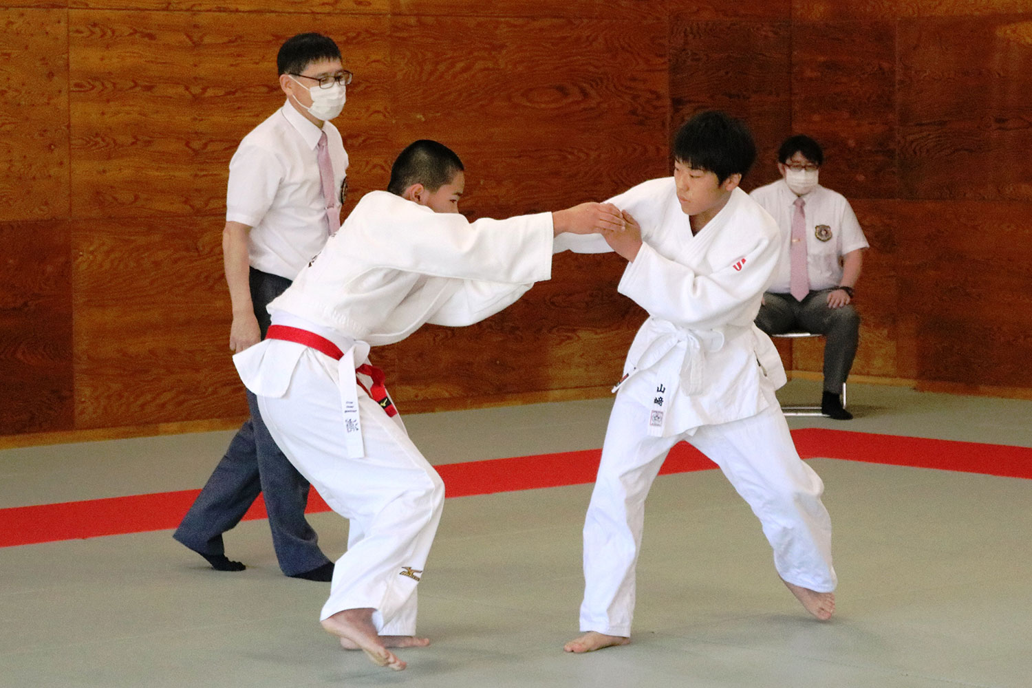 ９年ぶりに団体戦が行われた柔道競技。選手、関係者の喜びもひとしお＝釜石中格技場