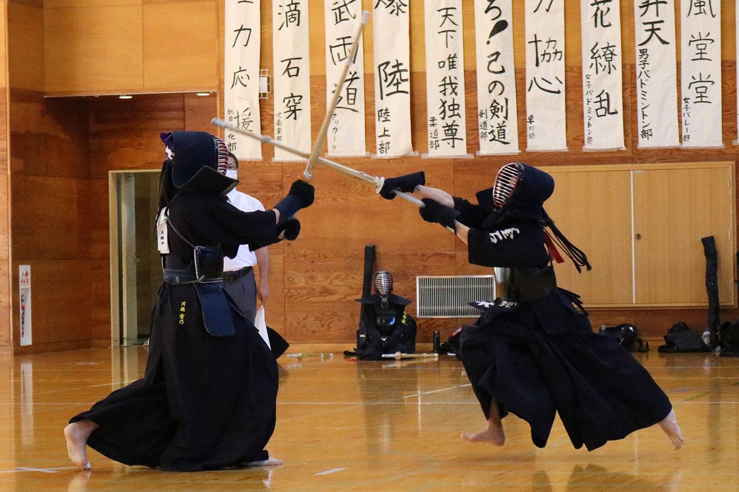 剣道女子、白熱の個人戦。剣道競技も釜石、大槌２校のみが参加＝釜石中体育館