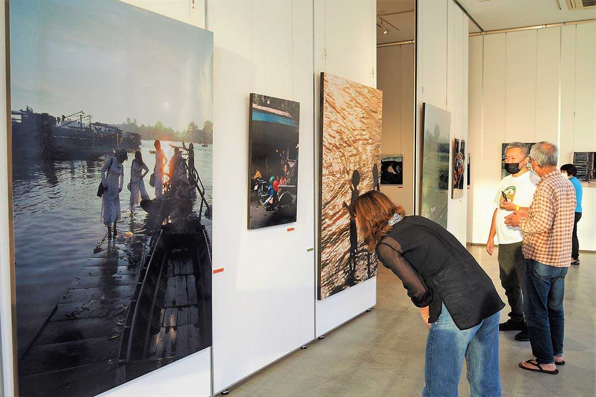 釜石市民ホールTETTOギャラリーで開催中の写真展「原点アジアの旅」