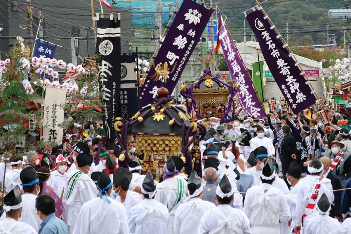 2基のみこし、曳き船に市民ら感涙 3年ぶりの釜石まつり コロナ