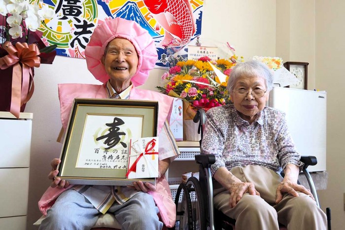 自然体で満100歳 釜石の高橋廣志さん 高齢者施設に夫婦で入居「一緒に