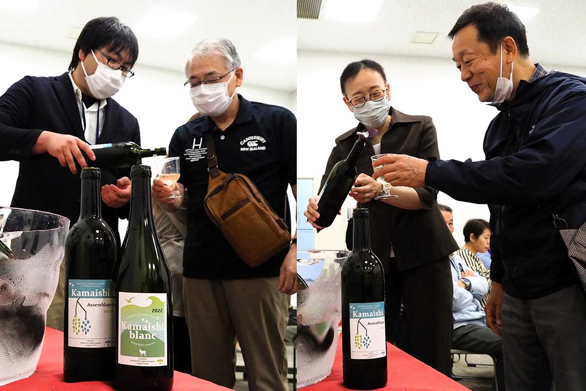 釜石ワインの新酒に目を細める関係者や市民ら