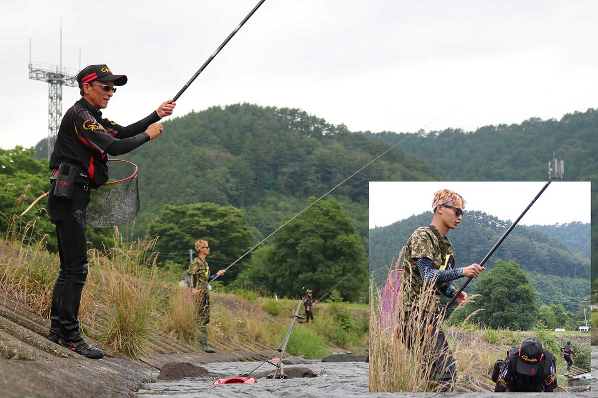 アユ釣り初挑戦の千葉さん（右下）。ベテランの父（左）から教わりながら腕を磨く