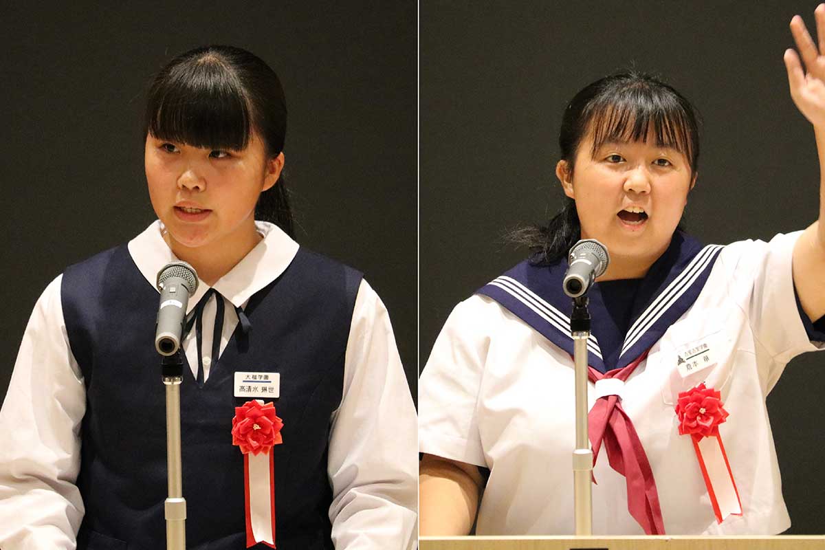 右：倉本華さん（吉里吉里中）＝「出会い」は世界を変える　左：髙清水琳世さん（大槌学園）＝言葉の影響力