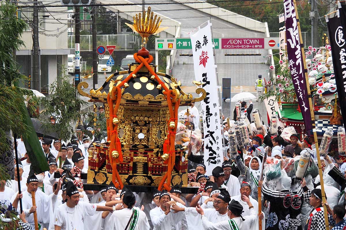 尾崎神社の六角大みこしは4年ぶりの出番
