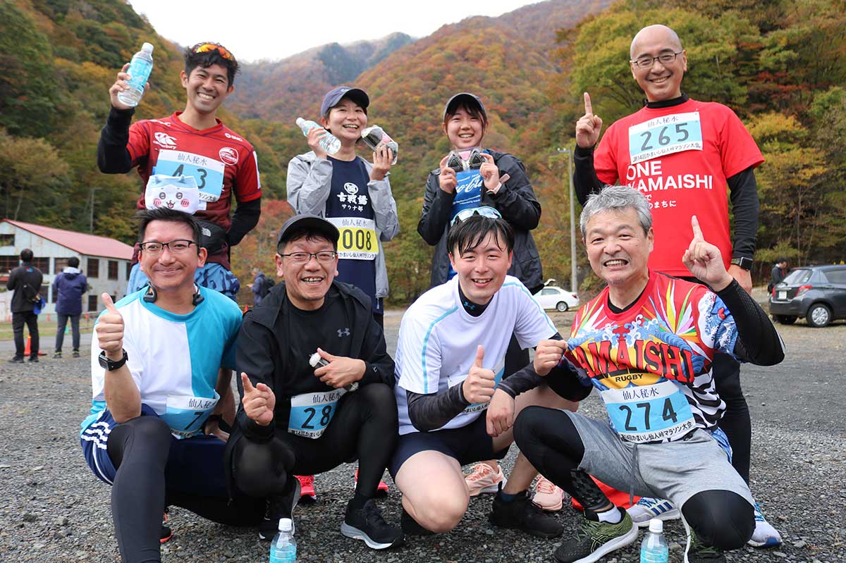 釜石移住者仲間で参加したこちらのグループは全員完走。喜びの笑顔を輝かせた
