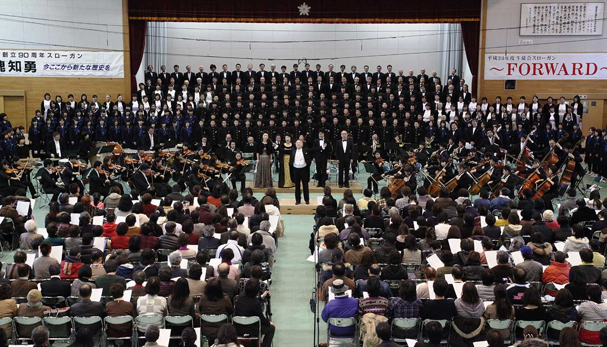 東日本大震災があった2011年、釜石高体育館で行われた演奏会。釜石東中の全校生徒が第九の合唱にも参加した