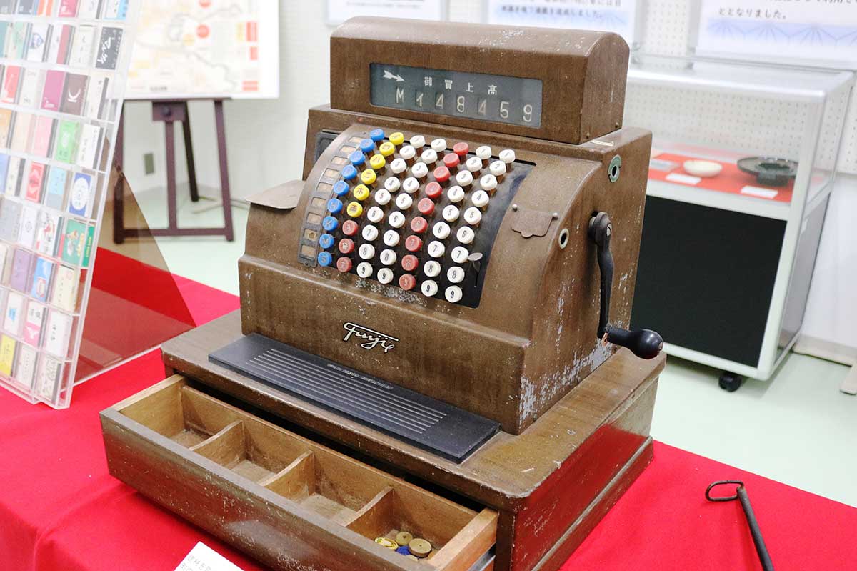 　建材を扱っていた大町の「前田商店」で使われていた金銭登録機