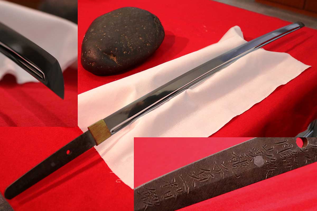 「餅鉄」の銘が刻まれた月山貞一作の刀