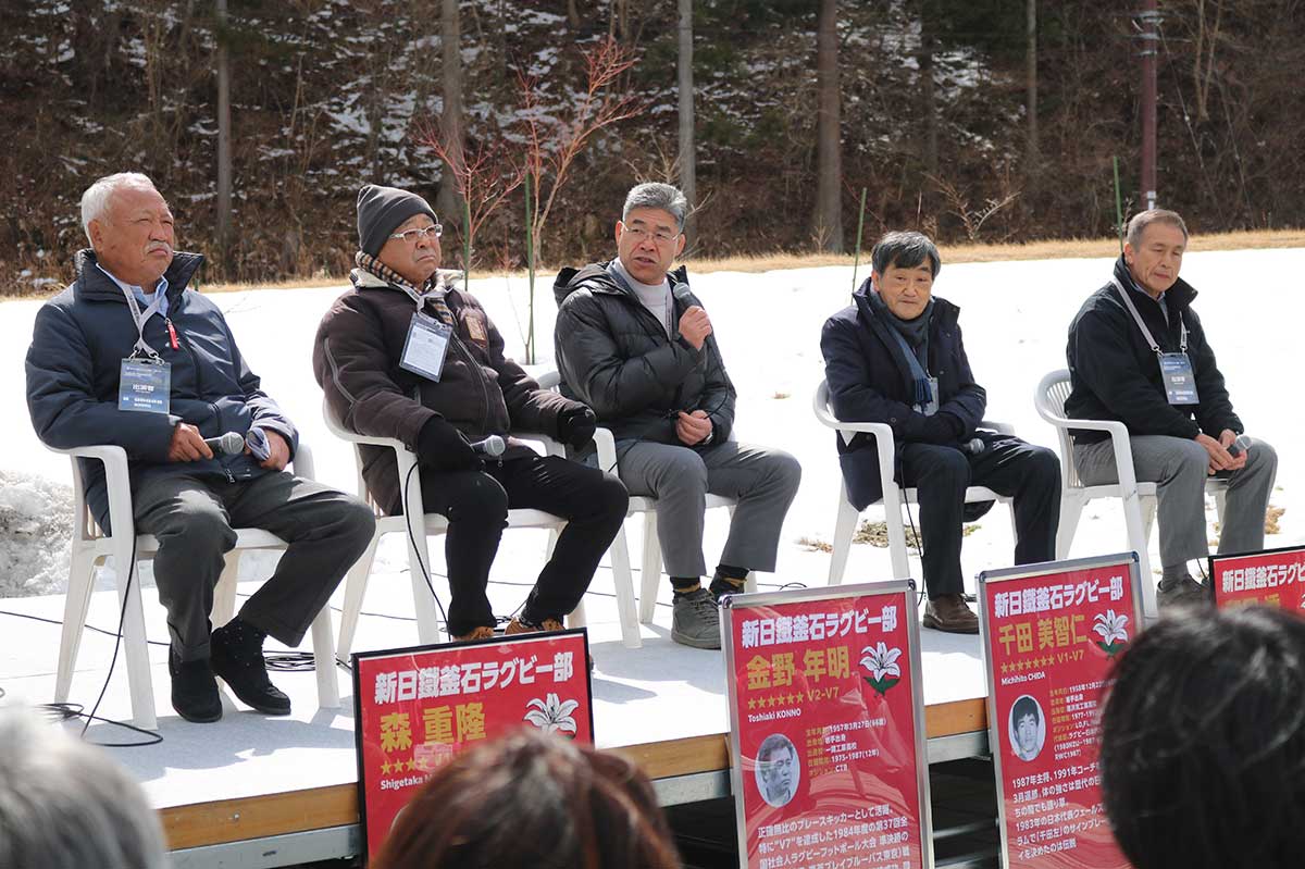 新日鉄釜石ラグビー部OBの（左から）森重隆さん、金野年明さん、千田美智仁さん、和田透さん、石山次郎さん　