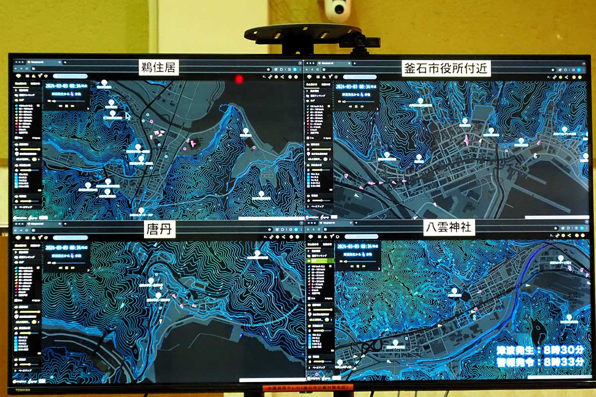 釜石市内4エリアの人流データに津波シミュレーションを重ねて表示