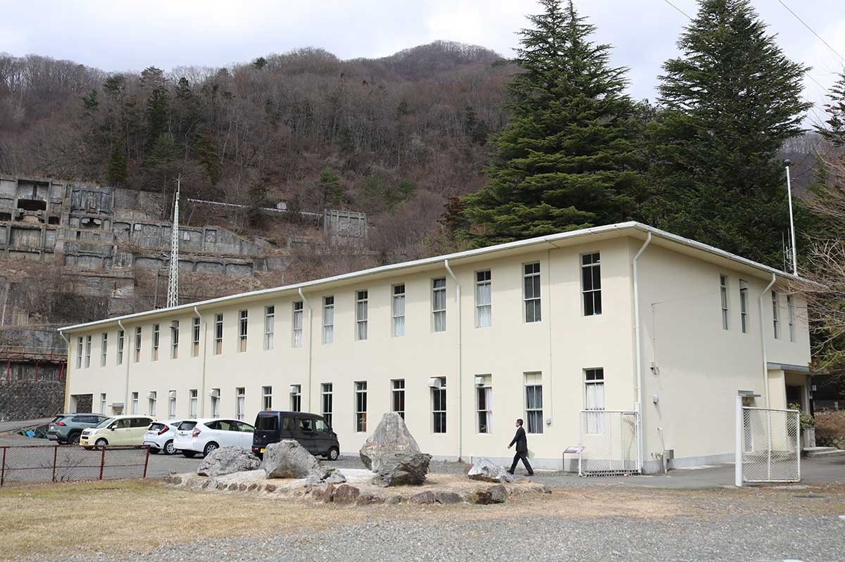 建物が国の有形文化財になっている「旧釜石鉱山事務所」。鉱山の歴史を物語る貴重な資料を展示