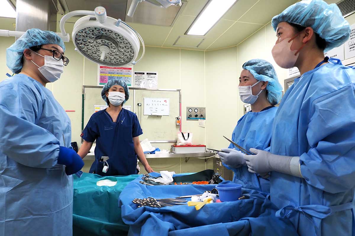 手術室の見学などが行われた県立釜石病院の看護体験