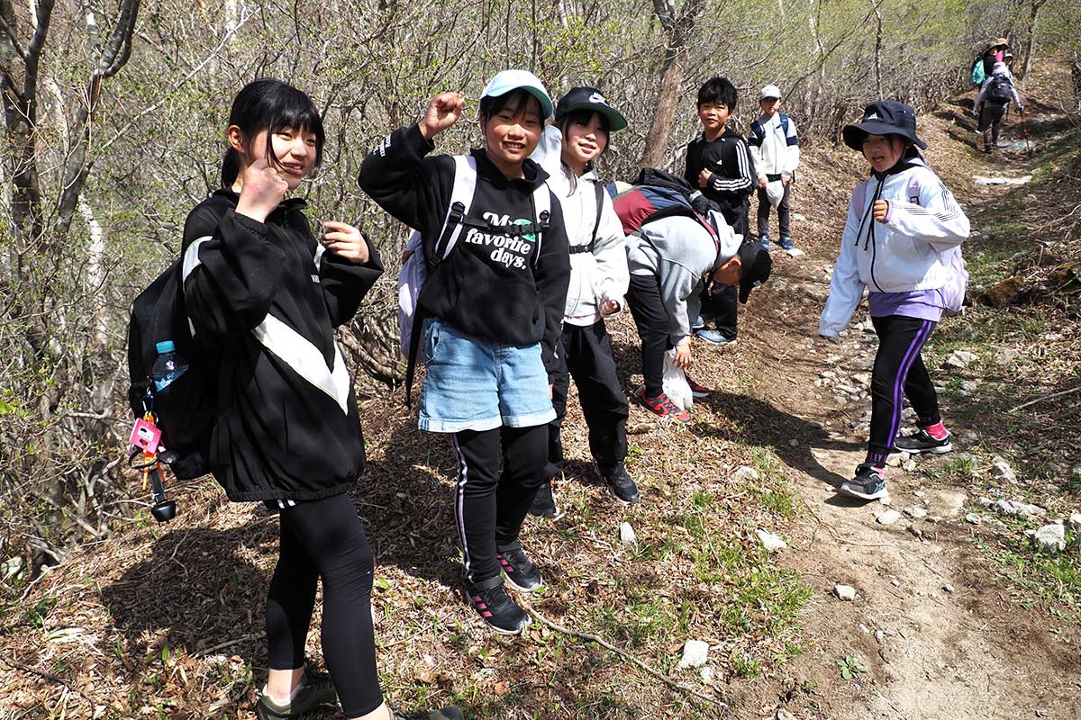 「山、登りたい！」と宮城県から足を運んだ小学生グループ