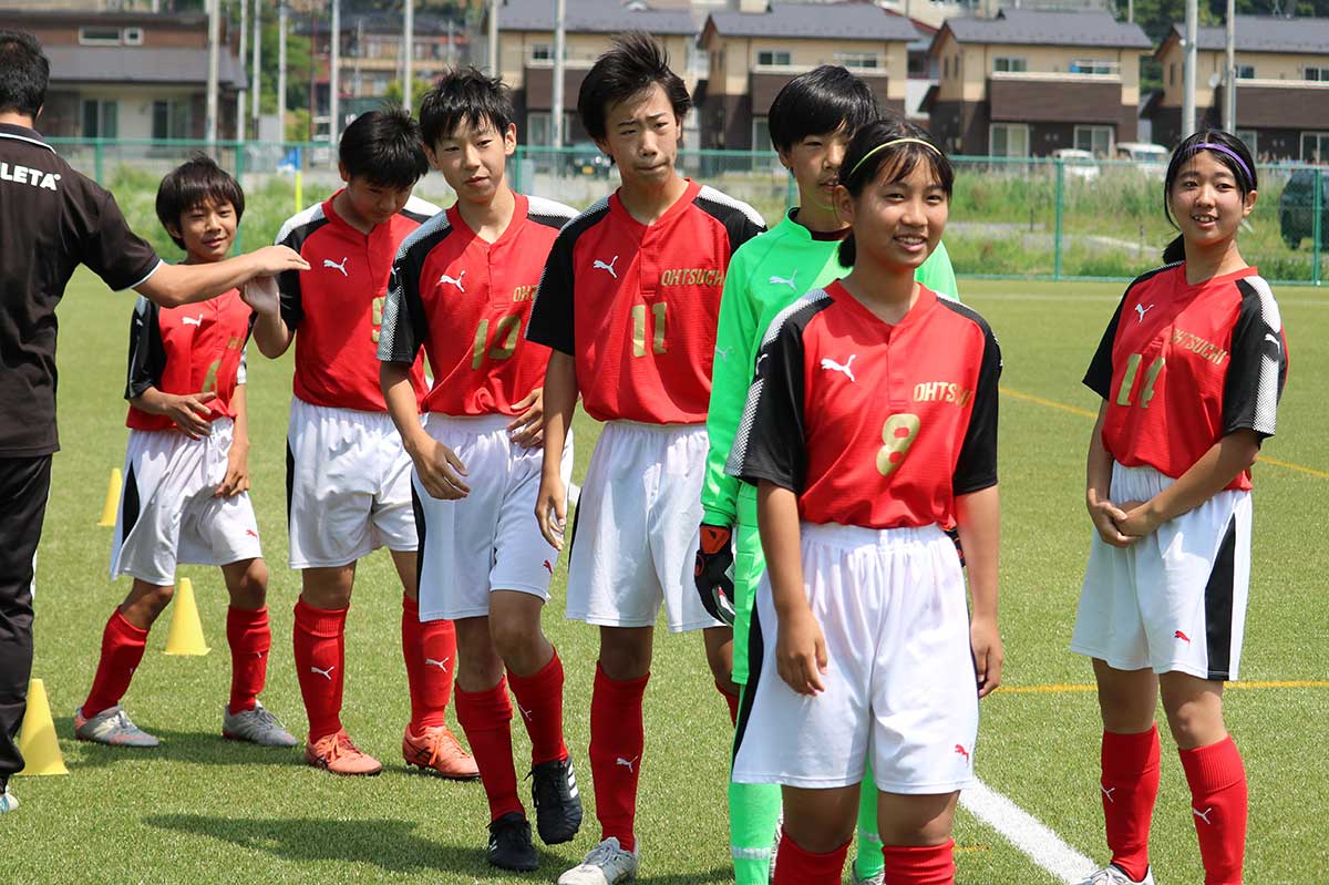 地区中総体に初めて参加した「大槌サッカークラブ」。大槌、吉里吉里学園の生徒で結成