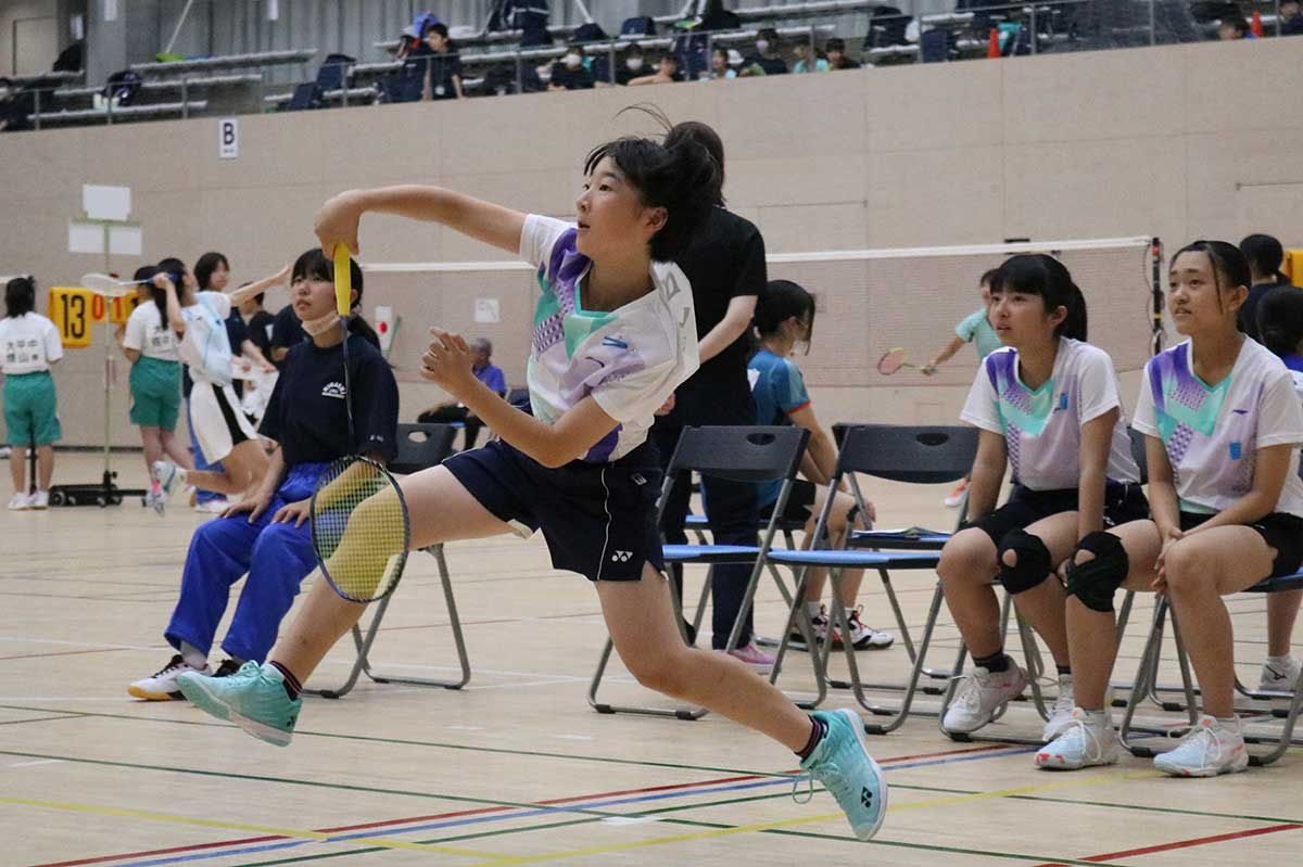 小学生から競技に励む選手が実力を発揮＝釜石市民体育館