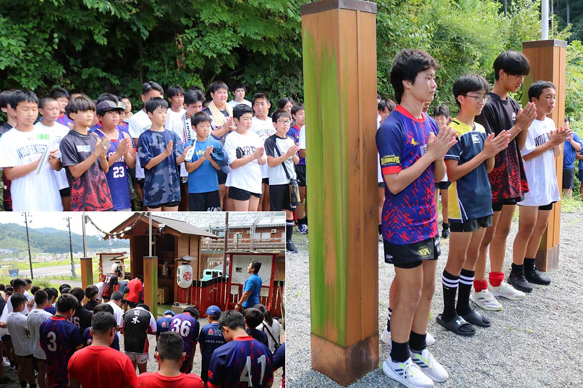 釜石鵜住居復興スタジアム裏にあるラグビー神社に参拝する「絆キャンプ」の参加者