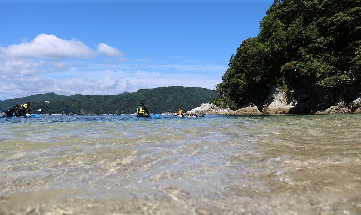 海中の白砂が見えるぐらい透明度抜群のビーチ