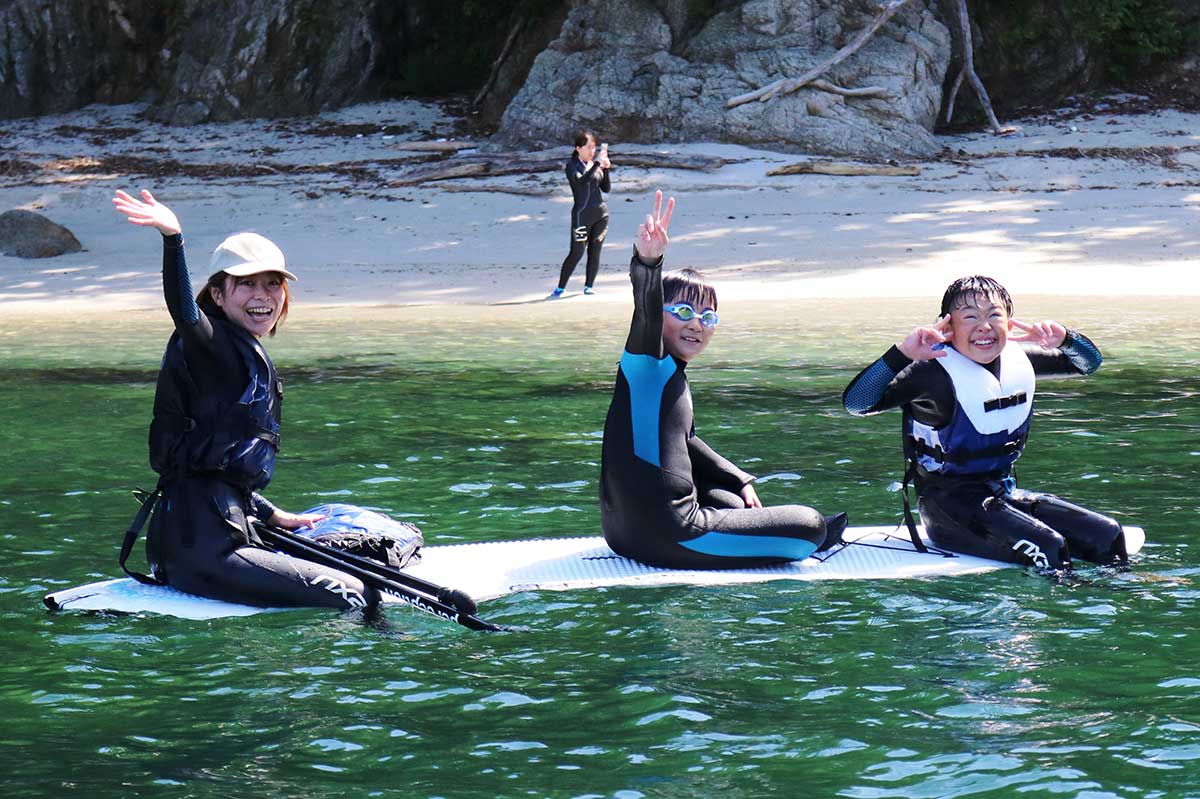 海の楽しさを満喫する参加者