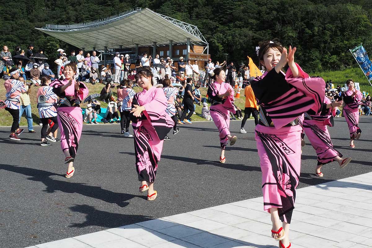 釜石鵜住居復興スタジアムで行われた第32回釜石よいさ＝昨年9月23日