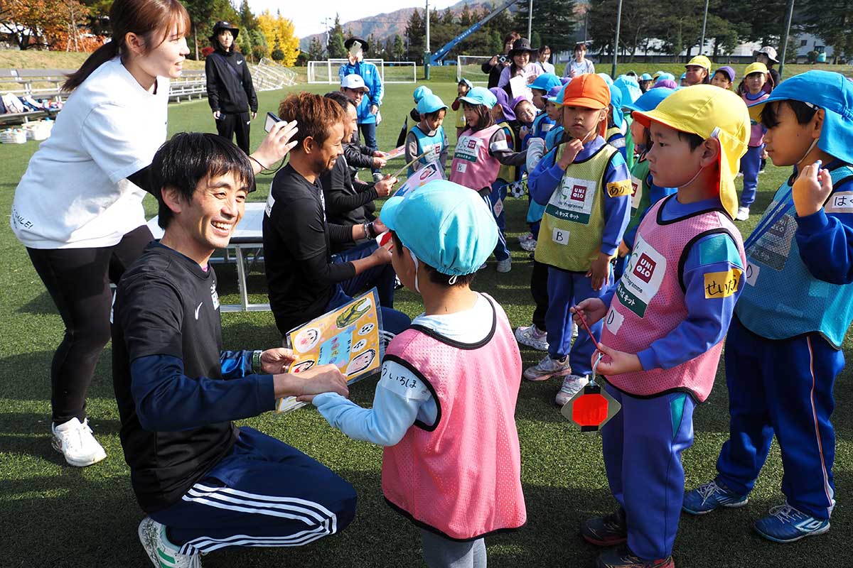 「ありがとう」。子どもたちの笑顔が大人にも伝わった