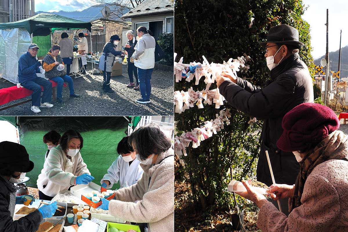 社務所前で餅や甘酒をお振る舞い。おみくじを結ぶ光景も