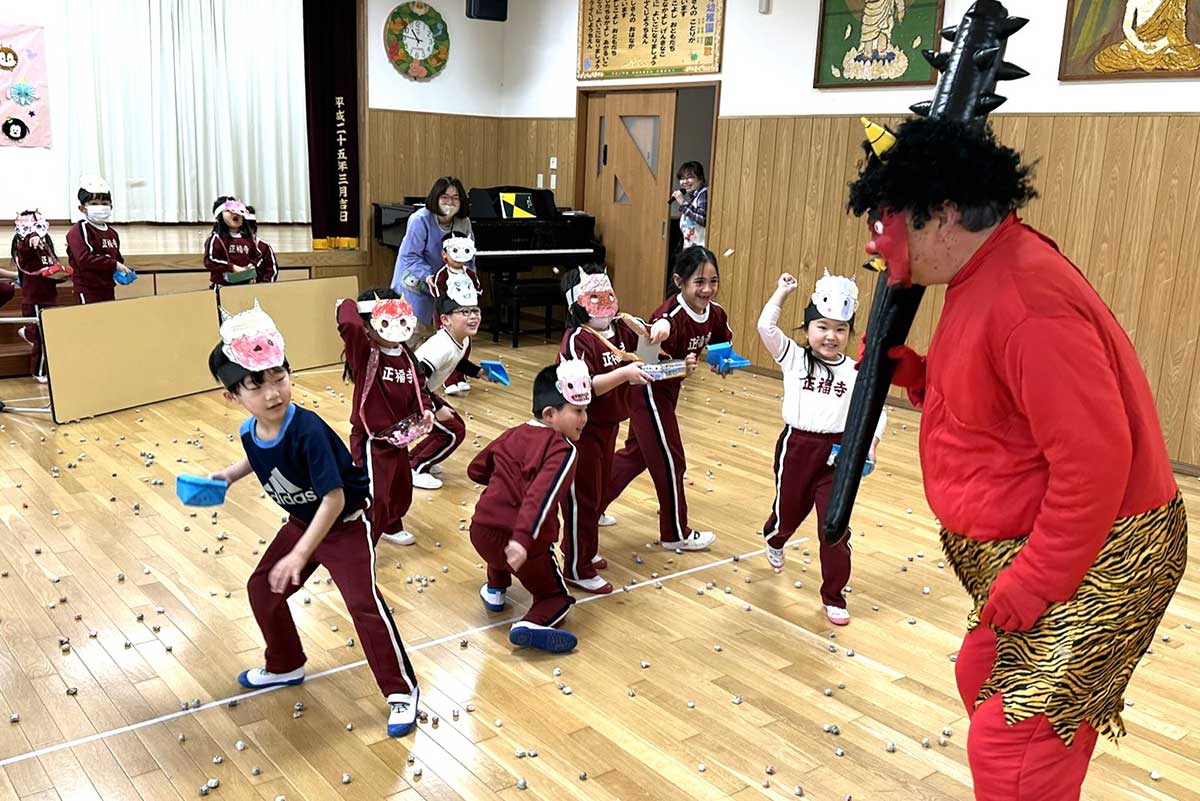 鬼退治に挑む正福寺幼稚園の子どもたち