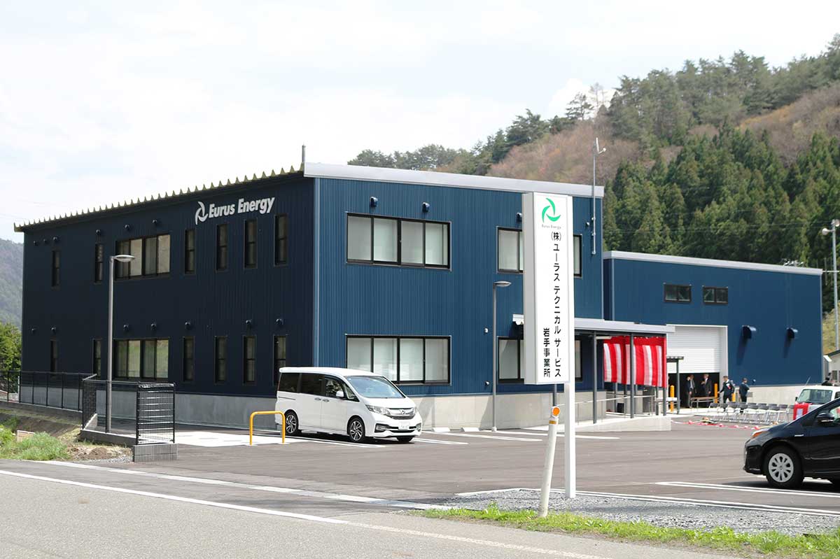 橋野町荻の洞の県道釜石遠野線沿いに新設された管理棟（右奥が倉庫棟）