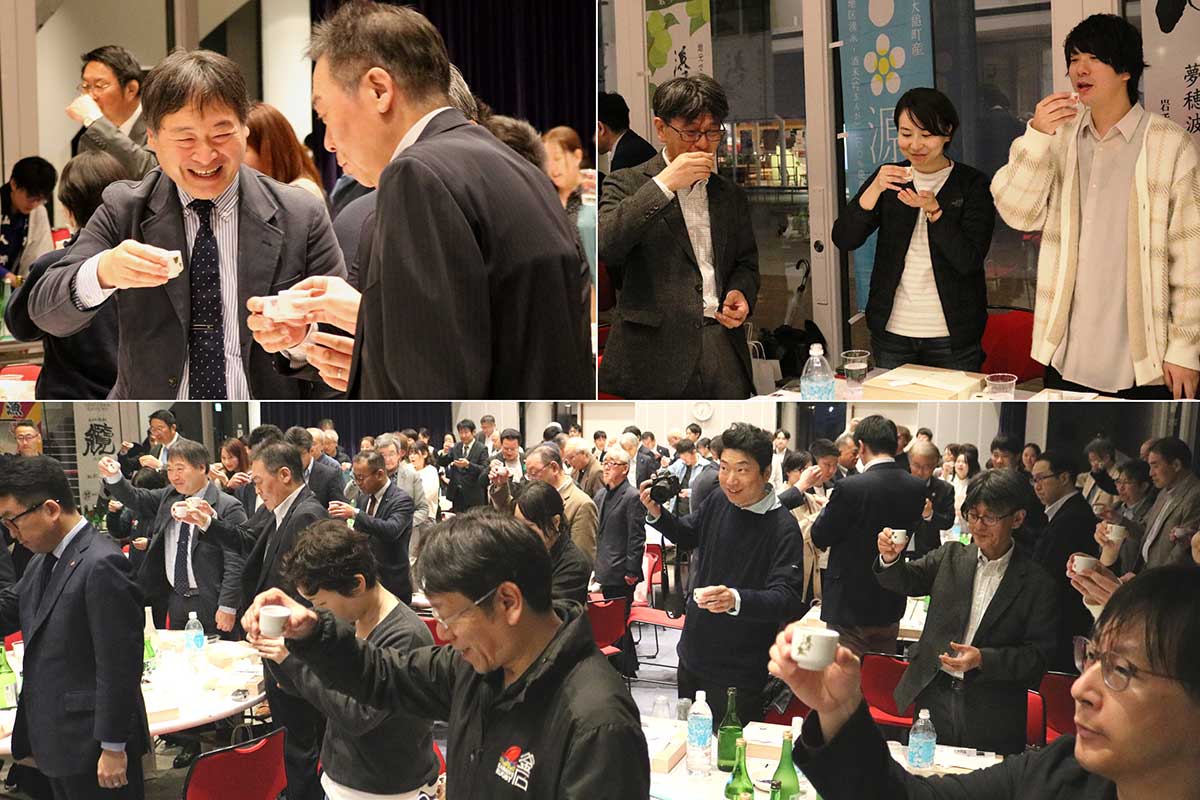 参加者全員で乾杯！ おいしい酒に笑顔がこぼれる