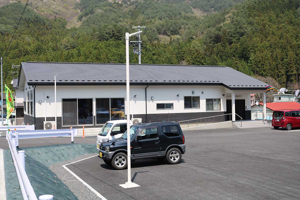 甲子町第15地割内に整備された「上小川・中小川集会所」。広い駐車スペースも確保