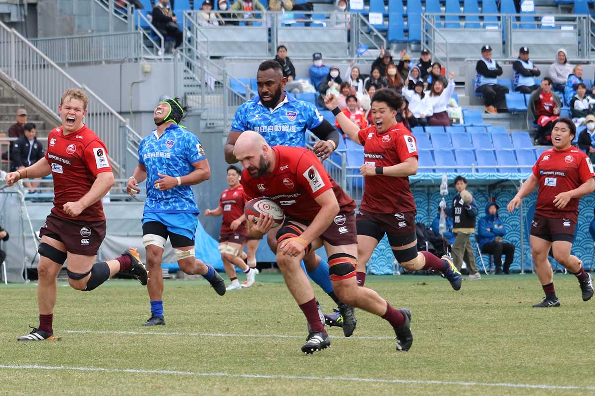 後半33分、ロック、ハミッシュ・ダルゼルがトライ。ゴールも決まって23－40