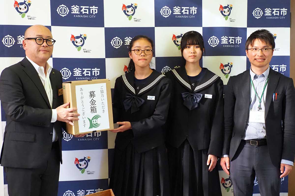 釜石市内の児童生徒の思いを届けた釜石中の生徒と教諭ら